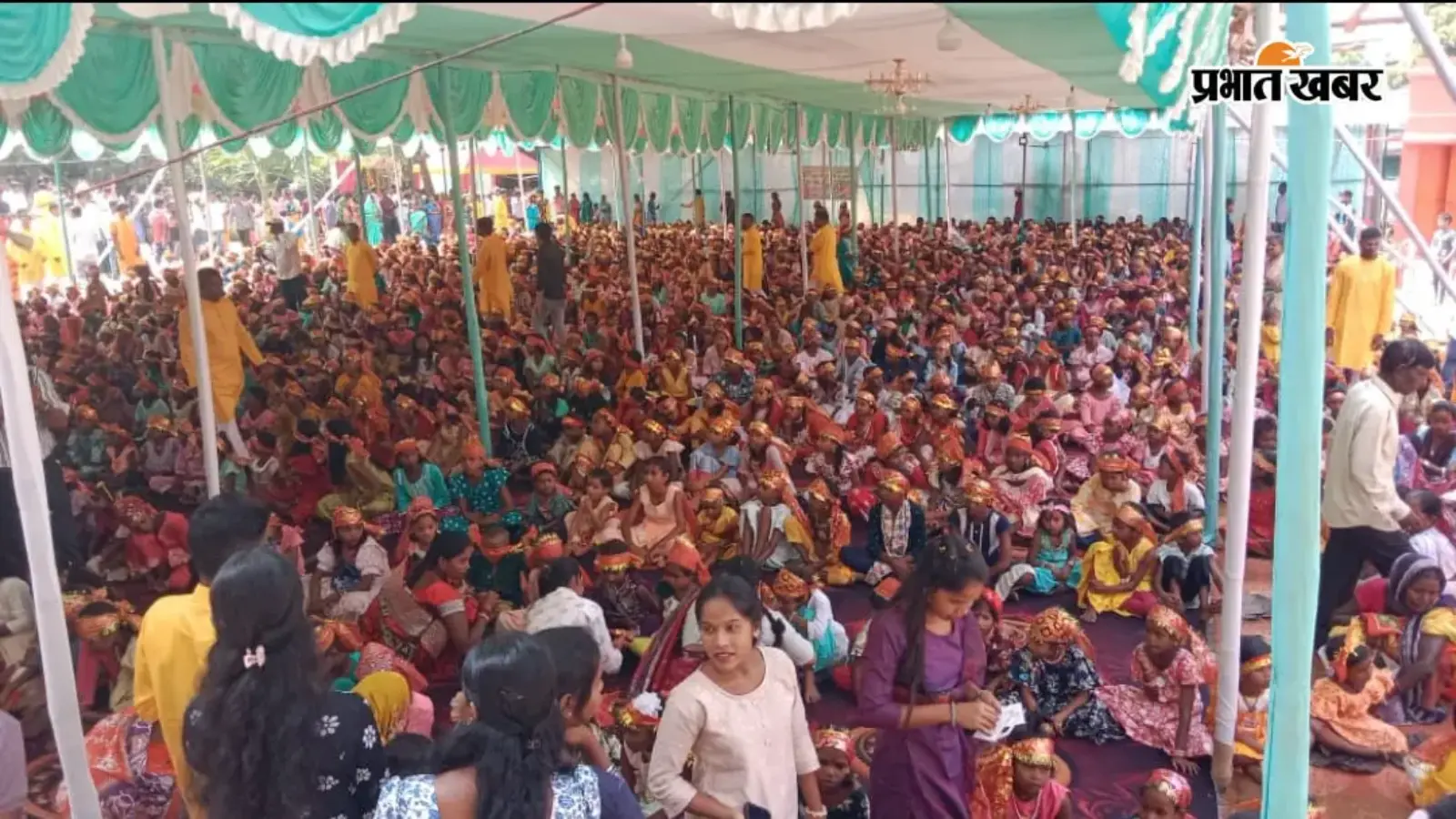 इस गांव में एक साथ पूजी गयीं 1501 कन्याएं, पैर धोकर किया शृंगार, नये वस्त्र और दक्षिणा देकर किया सम्मानित
