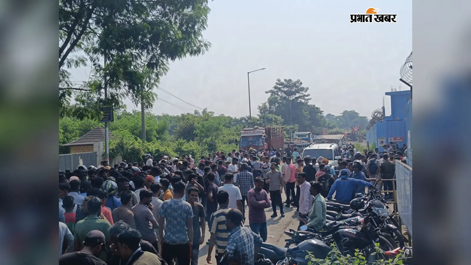 रामकृष्ण फोर्जिंग में मजदूरों ने किया गेट जाम, तीन साल से वेतन नहीं बढ़ने पर जताया विरोध