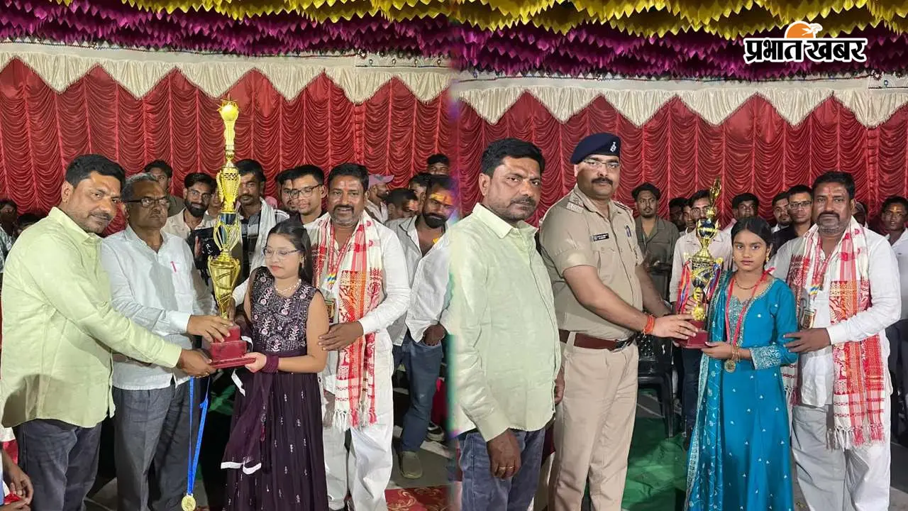 तालझारी में दुर्गापूजा मेले में डांस प्रतियोगिता, आस्था कुमारी प्रथम, सती द्वितीय व पलक तृतीय