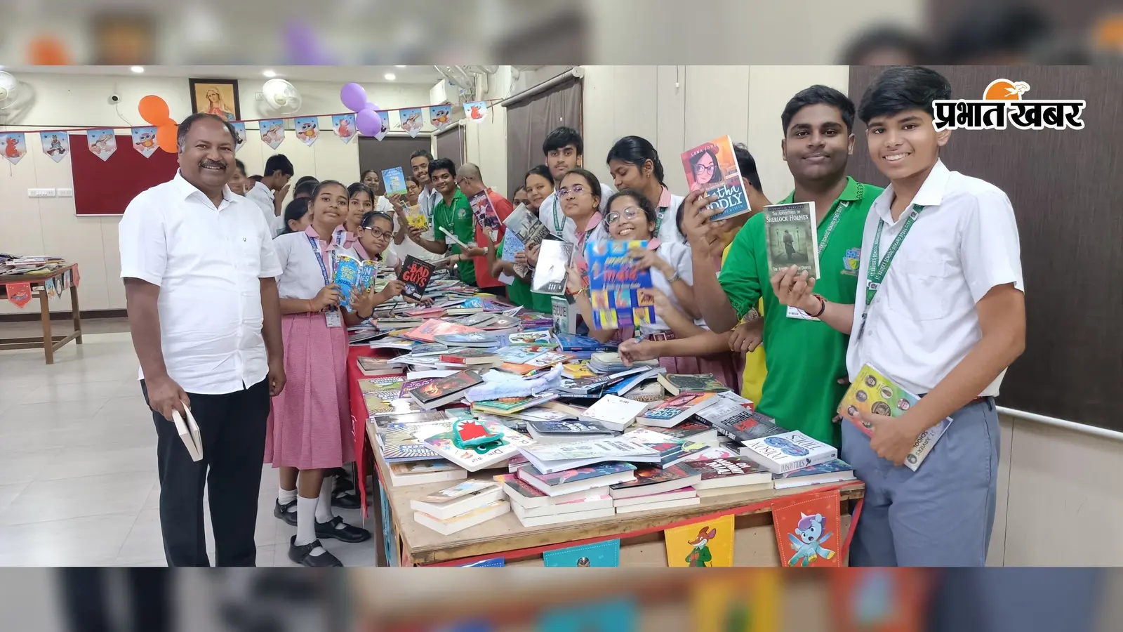 बोकारो के संत जेवियर स्कूल में तीन दिवसीय पुस्तक मेला शुरू, प्राचार्य बोले- किताबें समाज को देती हैं नई दिशा