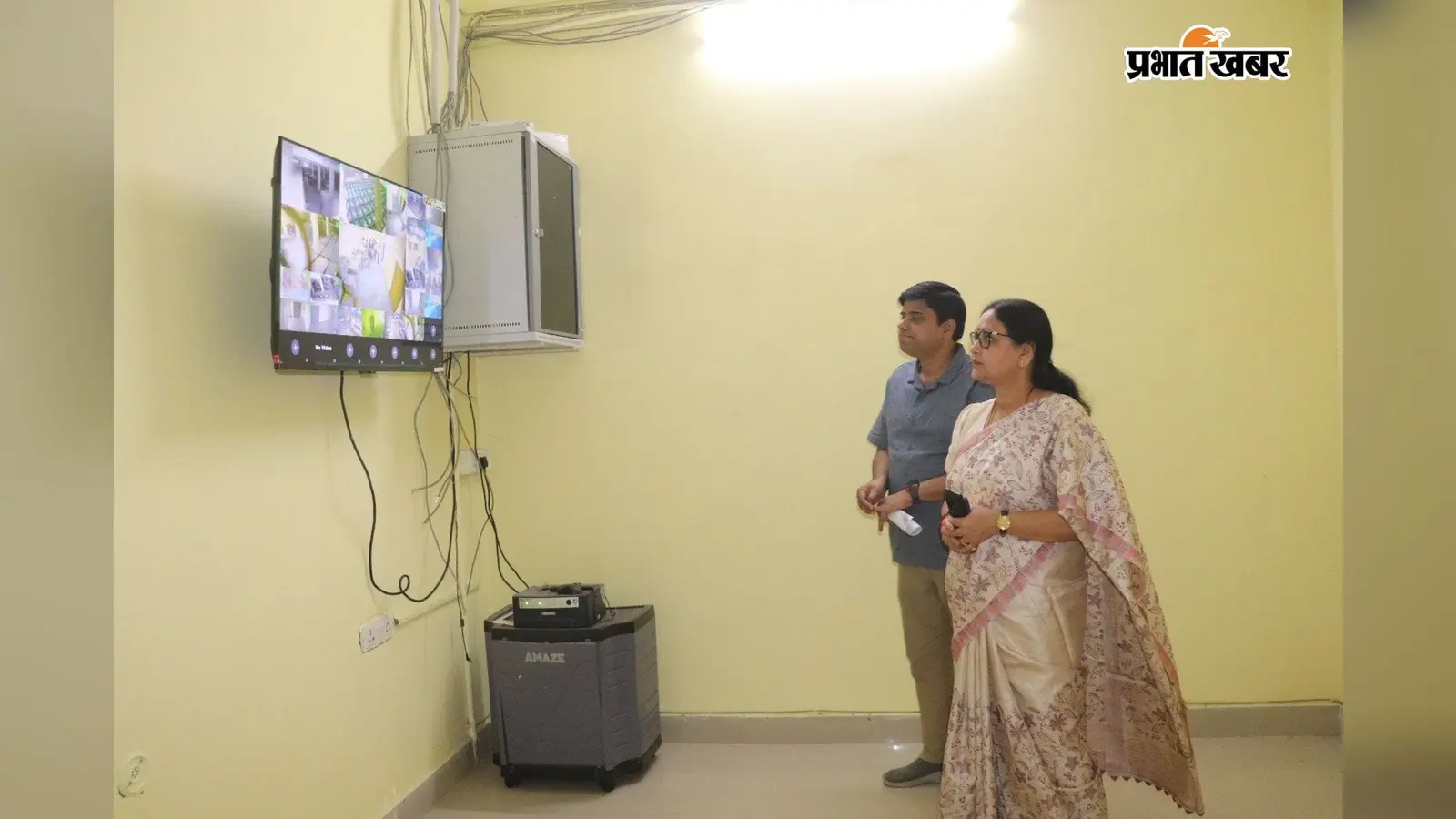 EVM वेयरहाउस में पहुंचीं सिमडेगा DC, CCTV से सुरक्षा व्यवस्था तक का लिया जायजा
