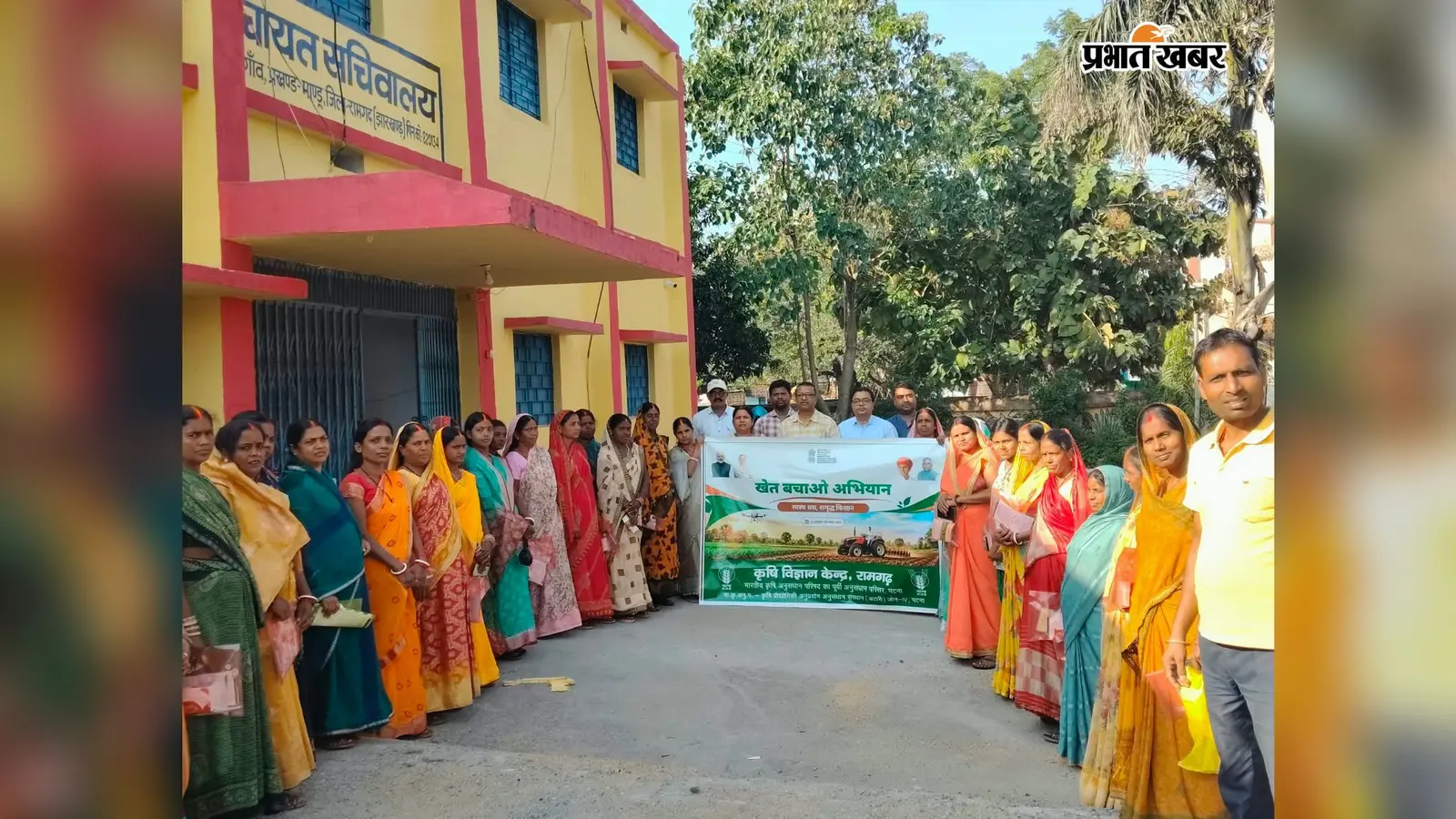 बड़गांव में खेत बचाओ अभियान को लेकर किसानों को किया जागरूक
