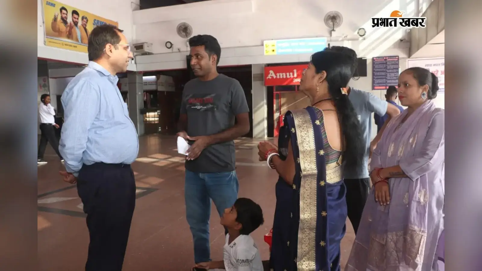 ‘सर, बाकी सब ठीक है, बस ट्रेनों को समय पर चलवा दीजिए’, डीआरएम के सामने छलका यात्रियों का दर्द