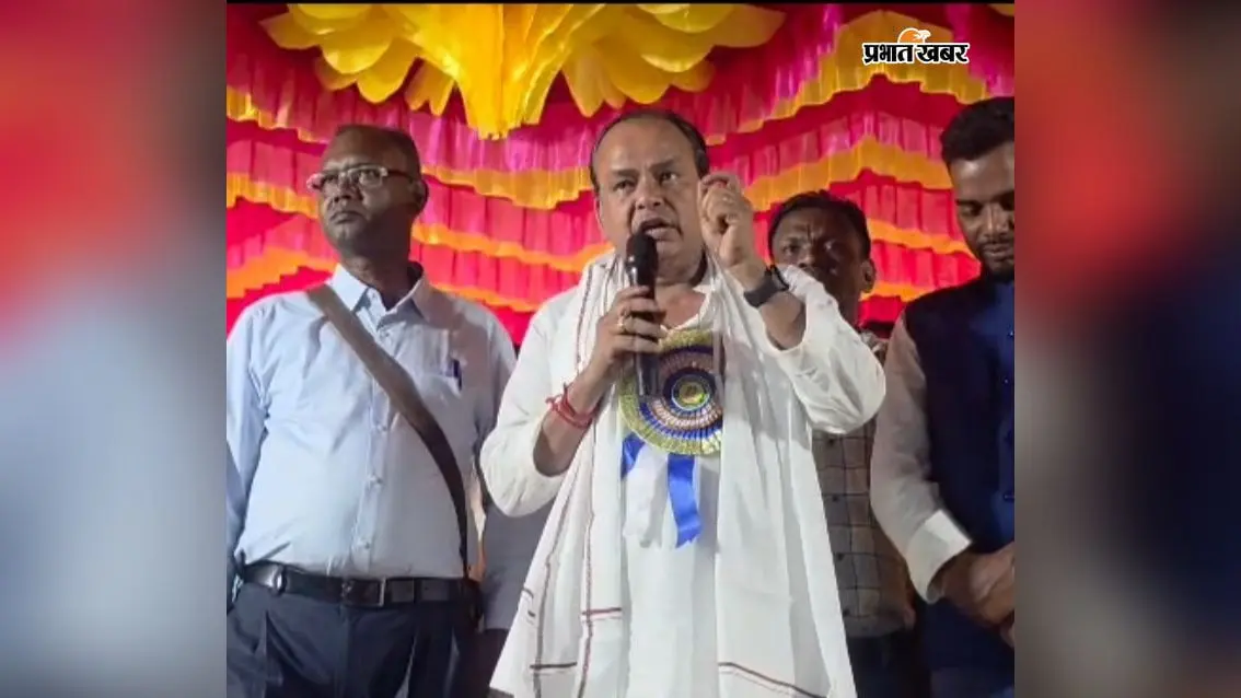 कद्दरुडीह में आदिवासी जात्रा के मंच से इरफान अंसारी का संदेश, समाज की एकजुटता को बताया सबसे बड़ी ताकत