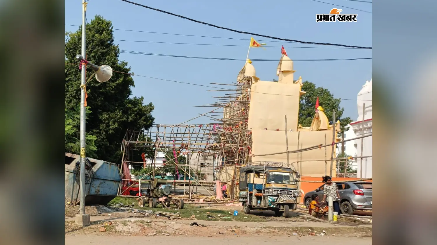 'हम तो चले परदेश',दशहरा खत्म सूनी गलियां, घर में लटके ताले