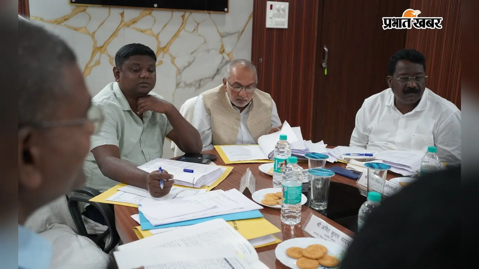 प्रशासनिक लापरवाही पर सख्ती: बोकारो में लोक लेखा समिति ने दिए लंबित मामलों के त्वरित निष्पादन के निर्देश