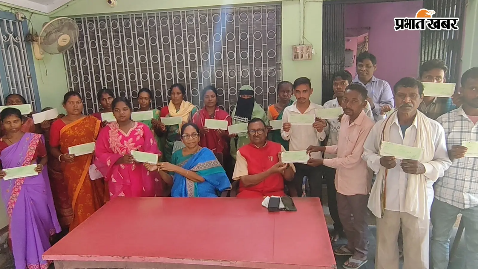 Watch video:आर्थिक तंगी से न रुके इलाज,दुमका के 19 मरीजों को मिली 5.70 लाख की सहायता