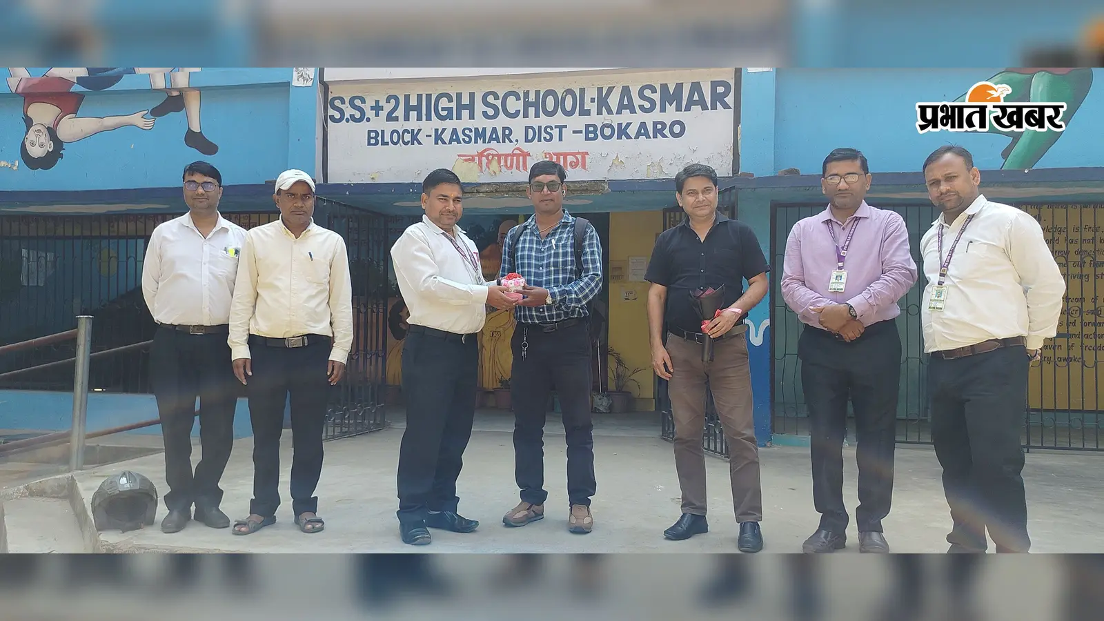 बोकारो: पीएम श्री विद्यालय में तकनीक आधारित पढ़ाई की पड़ताल, अधिकारियों ने शिक्षकों से की चर्चा