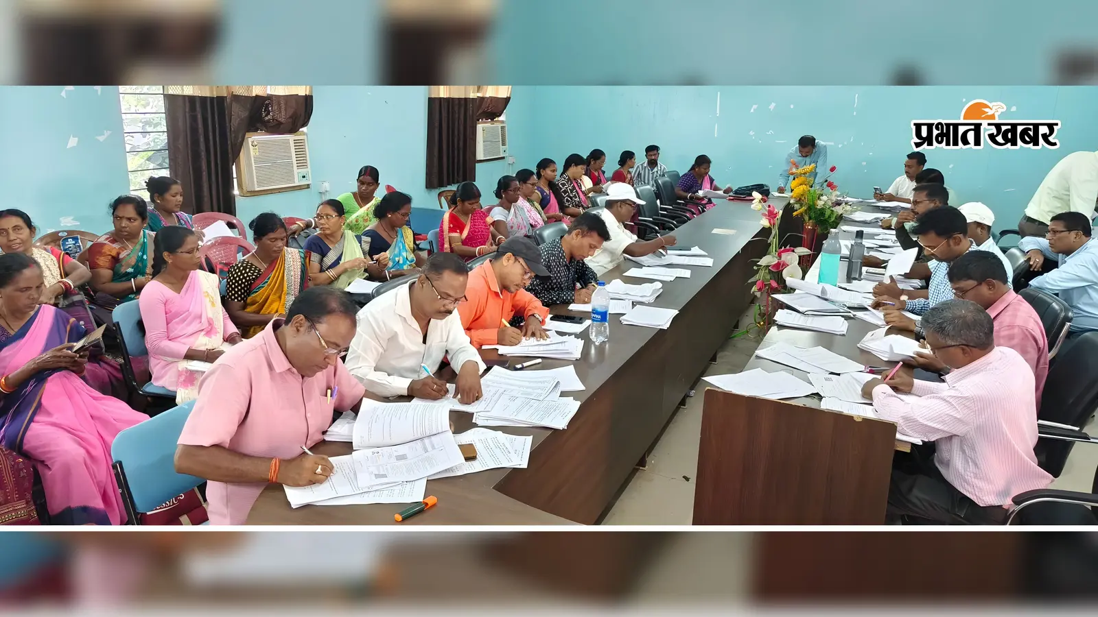 खरसावां में घर-घर पहुंचेंगे बीएलओ, मतदाता सूची से छूटे लोगों के जुड़ेंगे नाम, सीओ ने दिया निर्देश