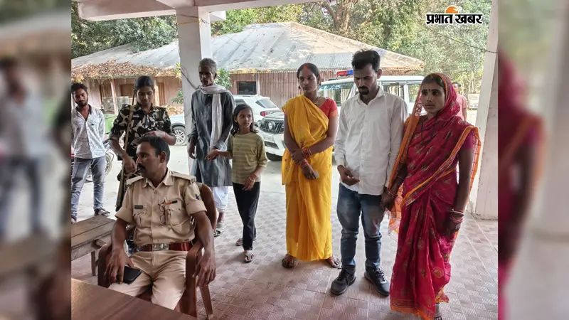 Watch Video: इन्स्टाग्राम पर हुआ प्यार, 3 बच्चों के पिता ने रचाई दूसरी शादी; फिर कोर्ट परिसर में पहली पत्नी ने बरसाईं चप्पलें!