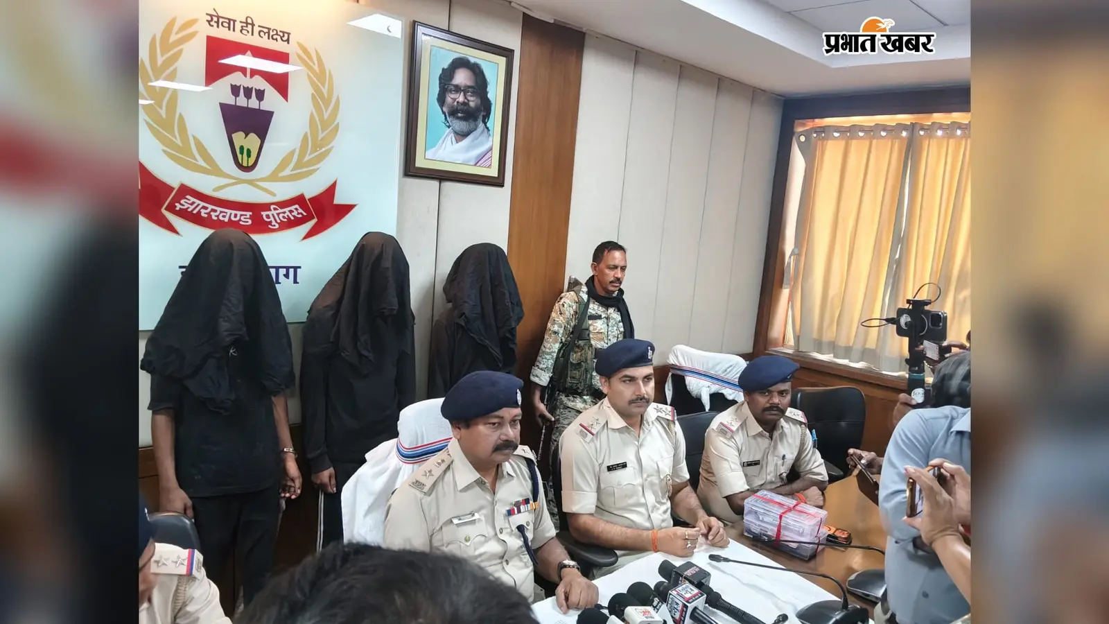 हजारीबाग में कोयला खदानों में फायरिंग कर रंगदारी वसूलने की थी योजना, गोलीकांड में घायल दो युवकों समेत 5 गिरफ्तार