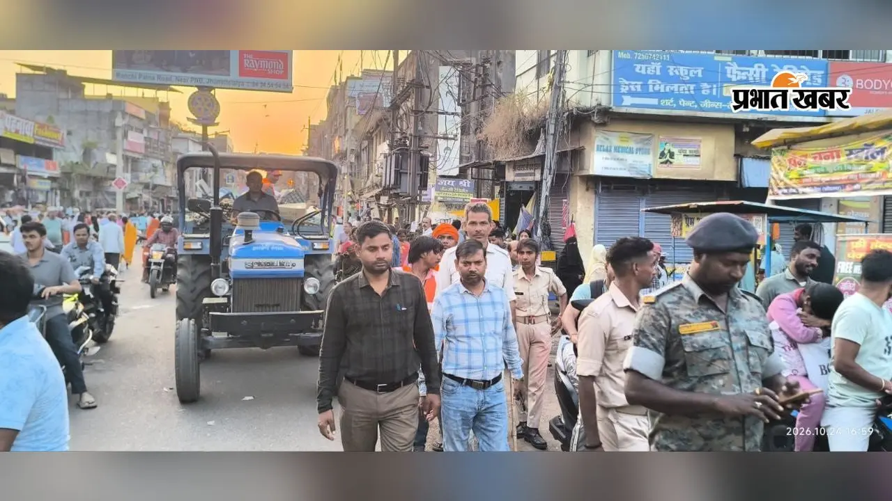 झुमरीतिलैया में अतिक्रमण पर चला बुलडोजर, स्टेशन रोड से झंडा चौक तक कार्रवाई