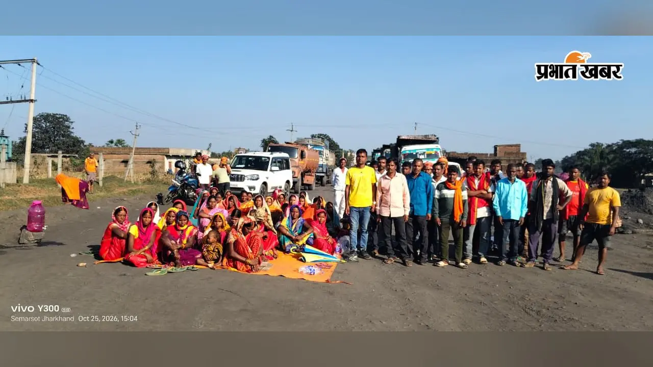 Latehar : अज्ञात हाइवा की चपेट में आया चालक, मौत के बाद मुआवजे को लेकर सड़क जाम