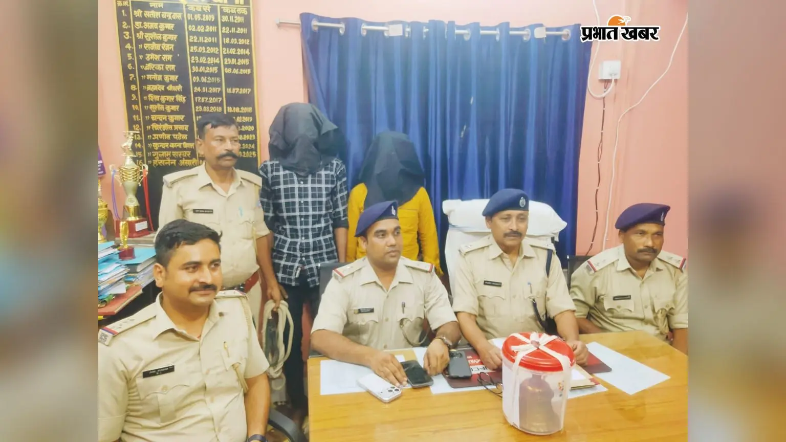 मंदिर भी चोरों के निशाने पर! घंटी चोरी में दो गिरफ्तार, कबाड़ी दुकान से निकली 2.5 किलो की पीतल की घंटी