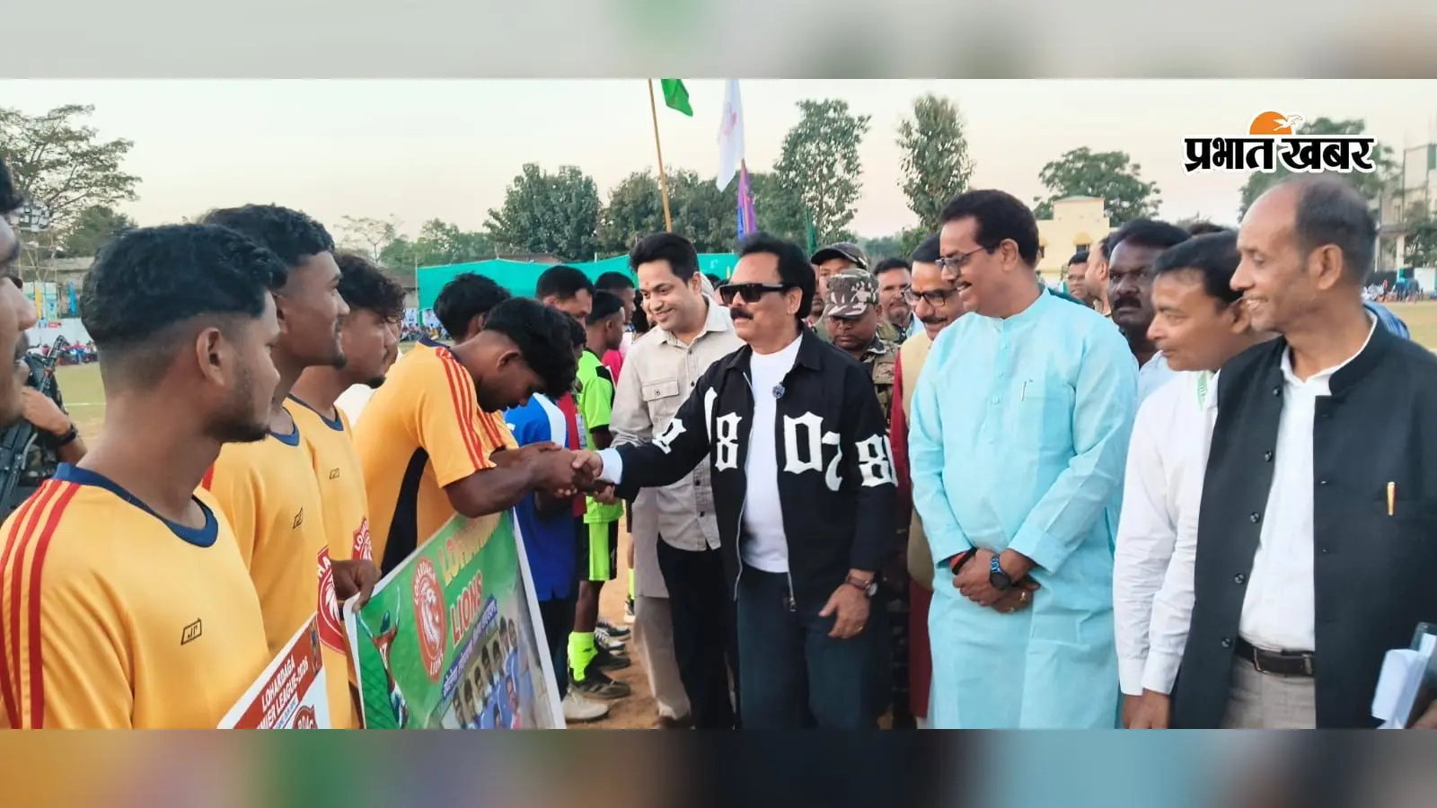 लोहरदगा में फुटबॉल का रोमांच शुरू, 8 टीमें भिड़ेंगी; विदेशी खिलाड़ी भी दिखाएंगे दम