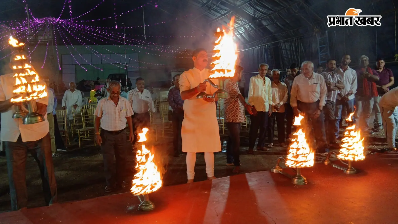 शरद पूर्णिमा पर मां लक्ष्मी की आराधना में डूबे श्रद्धालु, हिन्दुस्तान मित्र मंडल में सैकड़ों भक्तों ने ग्रहण किया अमृत भोग
