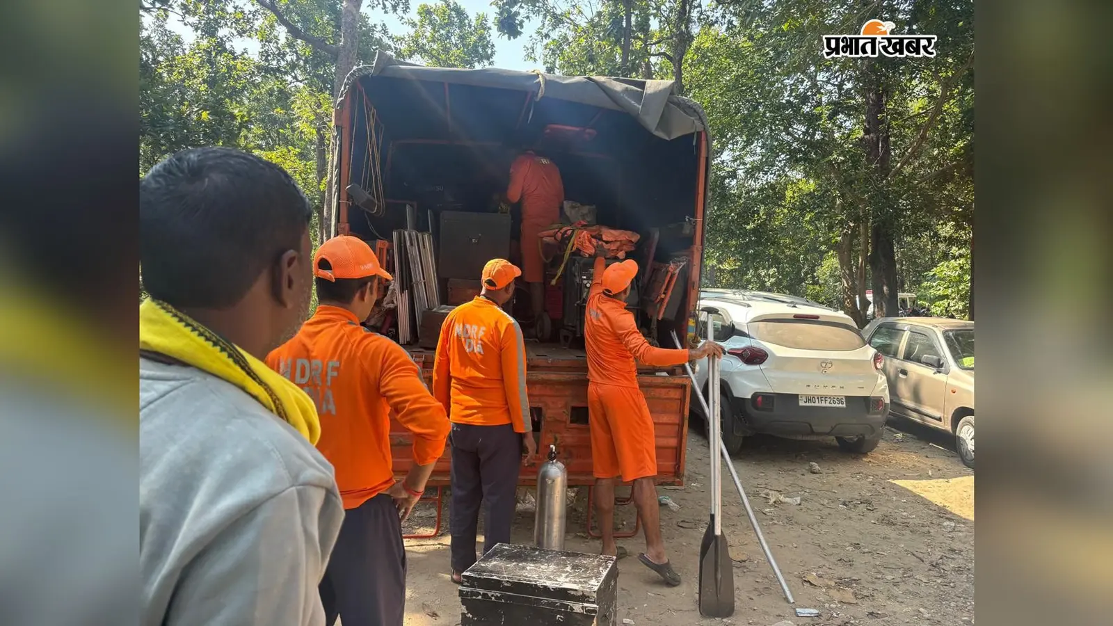 रातभर तलाश के बाद NDRF को मिली सफलता, डाटम-पातम जलप्रपात से मिले दोनों युवकों के शव