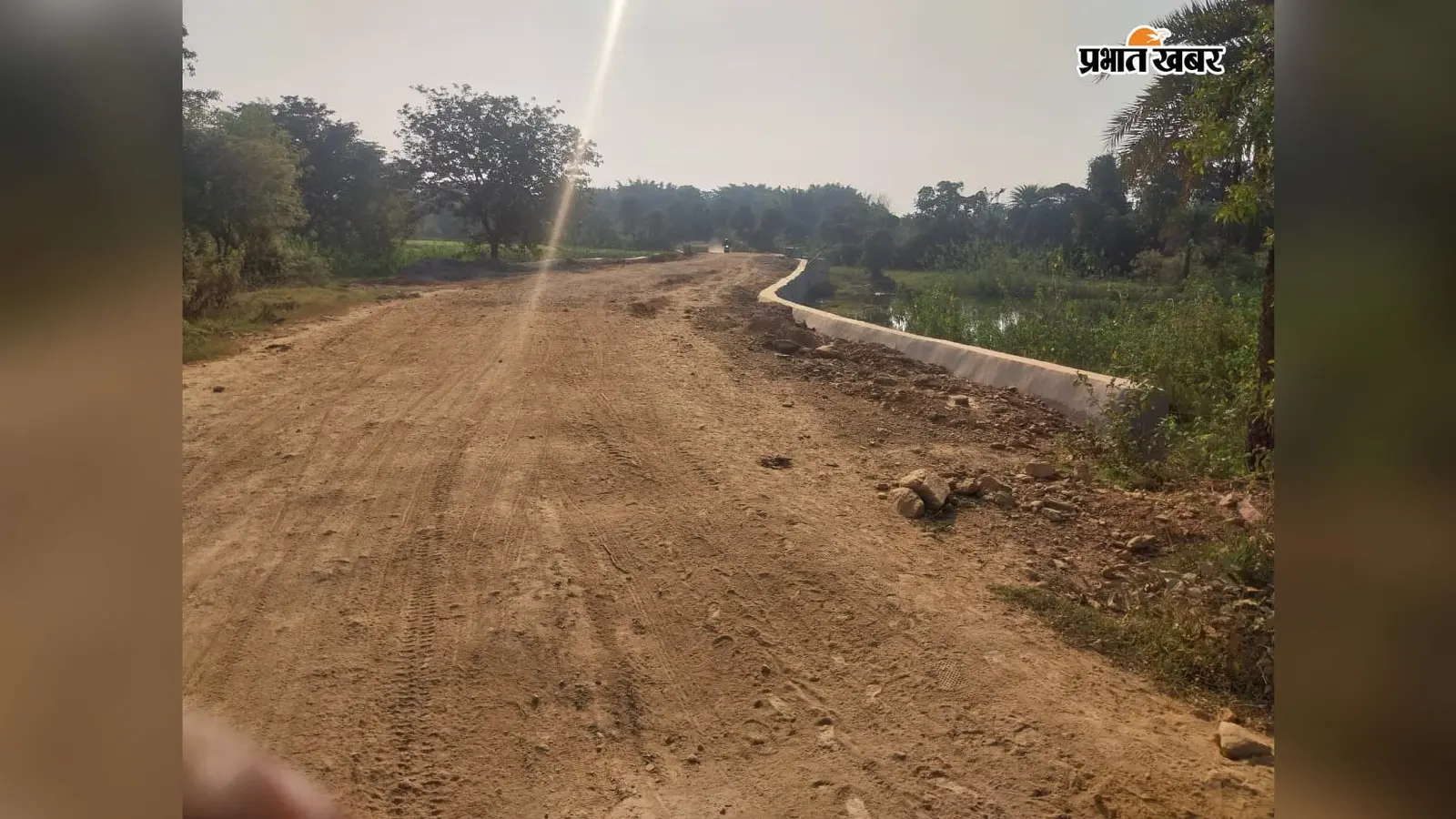 सरकारी योजना की सुस्त रफ्तार, तीन साल बाद भी अधूरी पड़ी पातकुम-टीकर सड़क, ग्रामीण परेशान