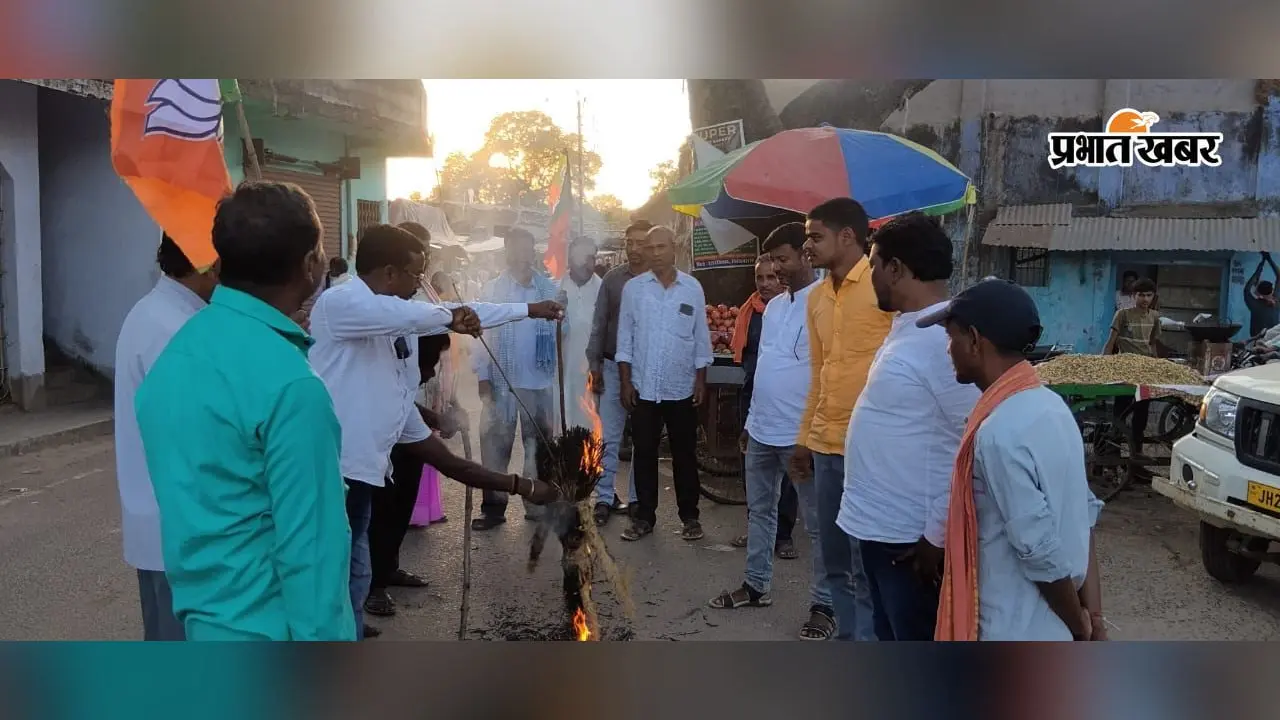 नारायणपुर में खड़गे का पुतला दहन : व्यक्तिगत टिप्पणी के विरोध में भाजपा का प्रदर्शन