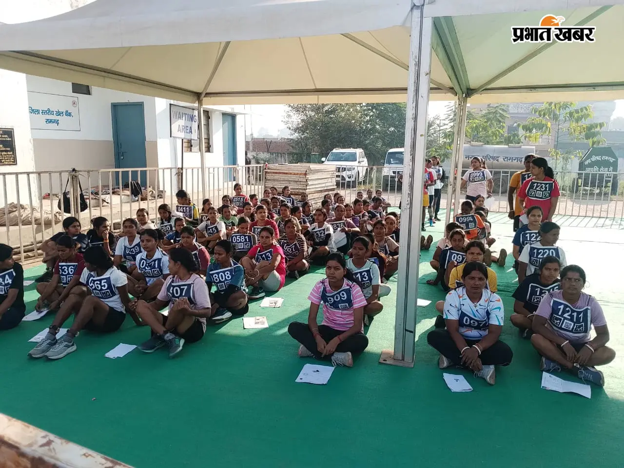 फोटो : सिद्धू-कान्हू मैदान में होमगार्ड बहाली के तहत दौड़ में शामिल मांडू प्रखंड की महिला अभ्यर्थी. | Prabhat Khabar Network
