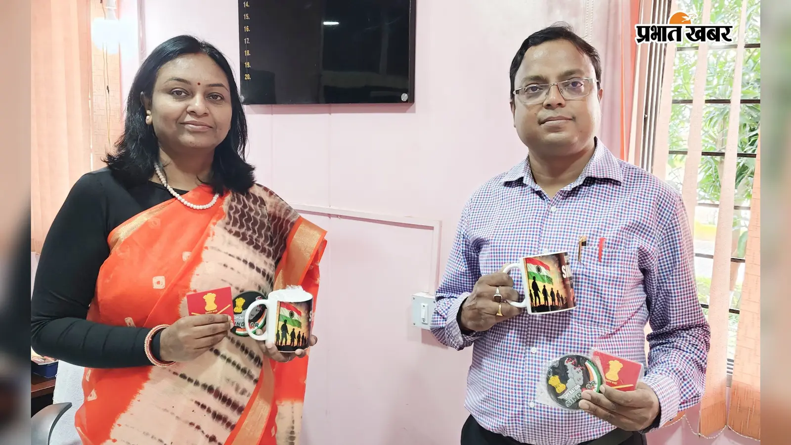 सैनिकों के सम्मान में ग्रीटिंग कार्ड भेजने की पहल, डीएवी गुमला को मिला ऑपरेशन सिंदूर बैज