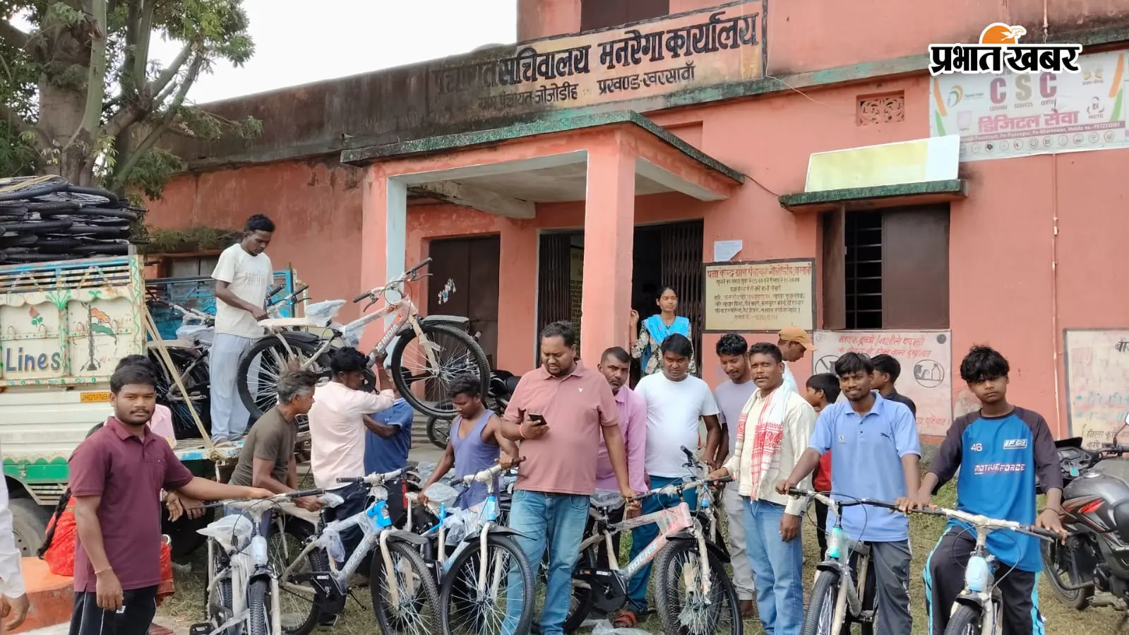 खरसावां के 60 विद्यार्थियों के लिए खुशखबरी, सब्सिडी पर मिली साइकिल से आसान होगा स्कूल का सफर