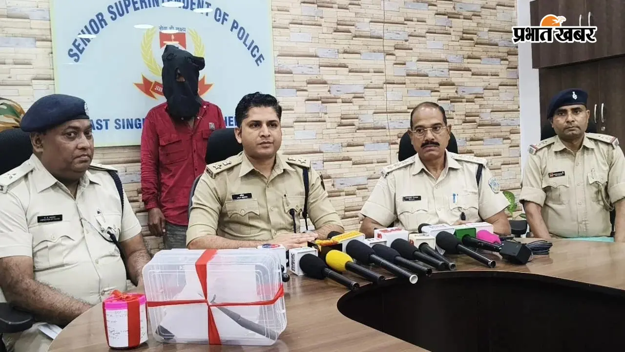 Jamshedpur Crime: रेलवे कंटेनर यार्ड के पास हथियार लेकर घूम रहा था युवक, देसी कट्टा और 5 गोलियों के साथ गिरफ्तार