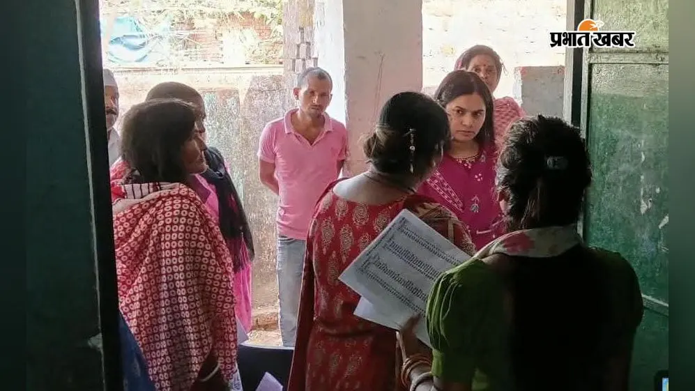 बोकारो में मतदाता सूची पुनरीक्षण 2026 कार्य का औचक निरीक्षण, चास एसडीओ ने दिए सख्त निर्देश