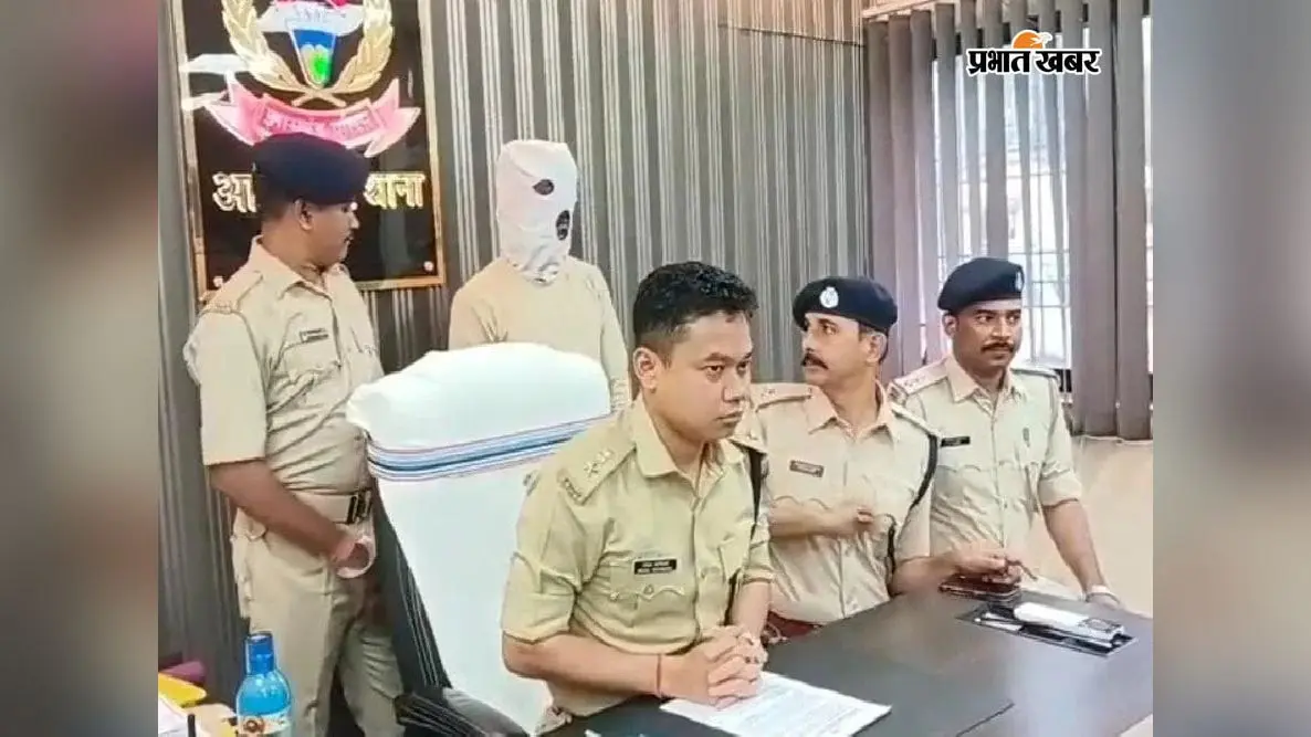आदित्यपुर लाल बिल्डिंग लूटकांड: तीन साल से फरार 30 लाख के सोना लूट का आरोपी बिहार से गिरफ्तार
