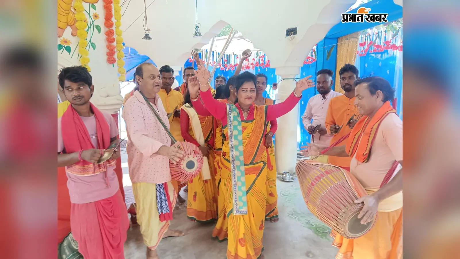 Watch Video : मथुरा-वृंदावन जैसा बना माहौल, बंगाल-झारखंड की कीर्तन मंडलियों ने बांधा समां