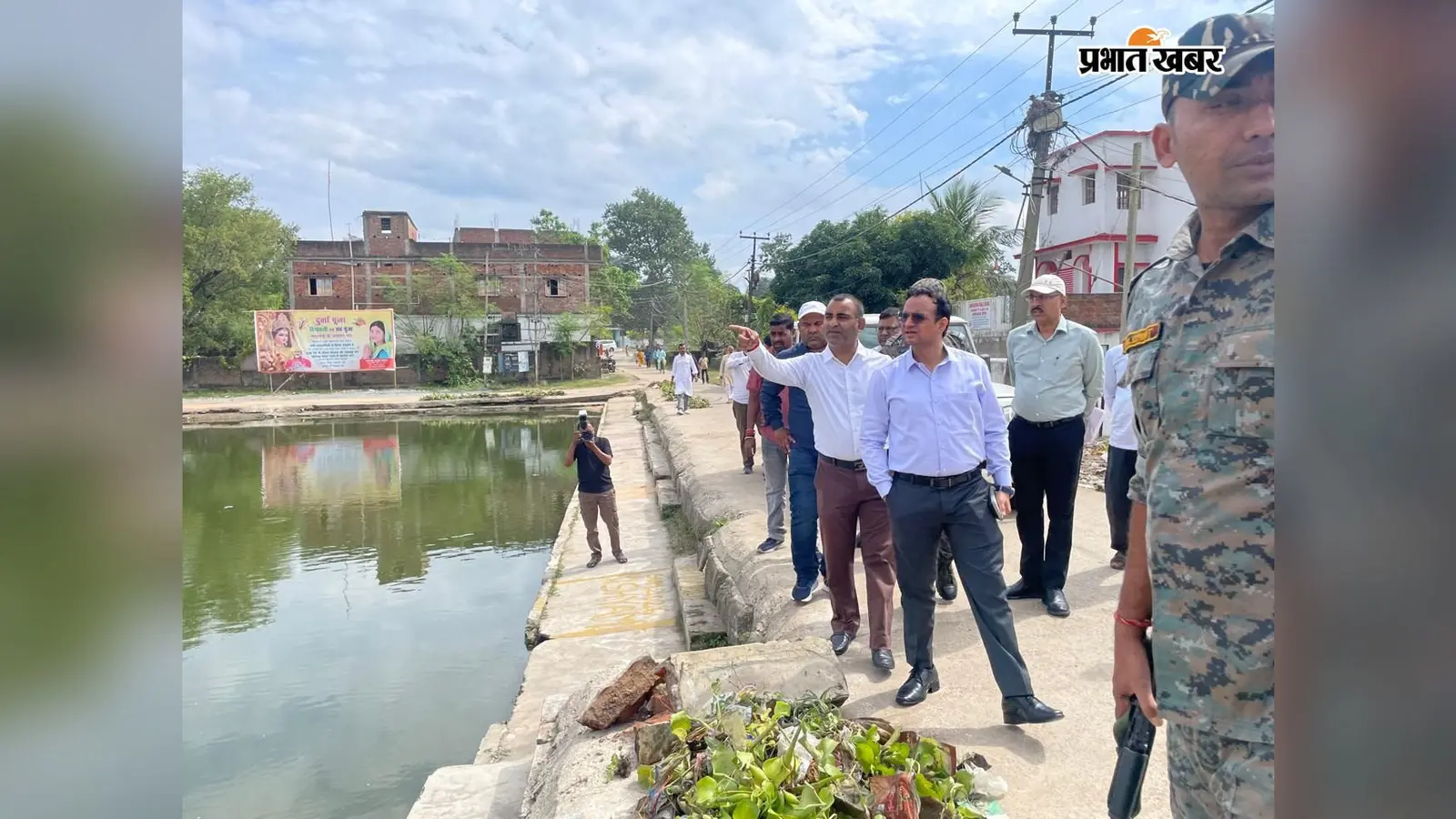Watch Video: हजारीबाग में तालाबों पर अतिक्रमण देख भड़के DC, घरों की चहारदीवारी की जांच के आदेश