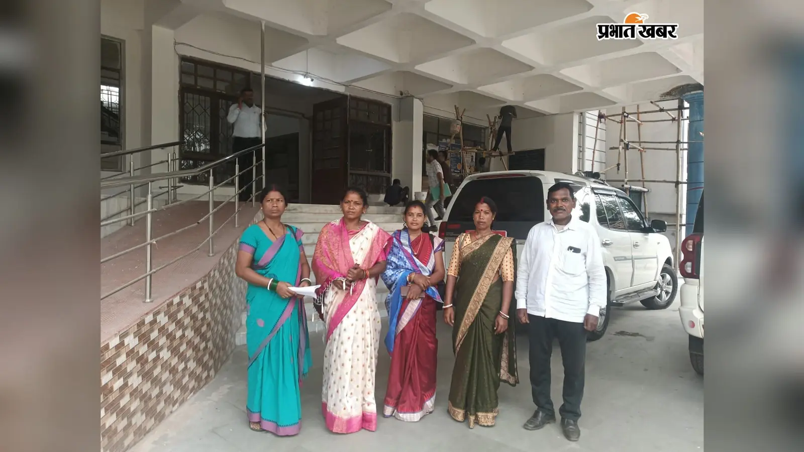 एक ही प्रखंड, लेकिन प्रमाण पत्र के अलग-अलग नियम, परेशान लाभुकों ने डीसी से लगायी गुहार...