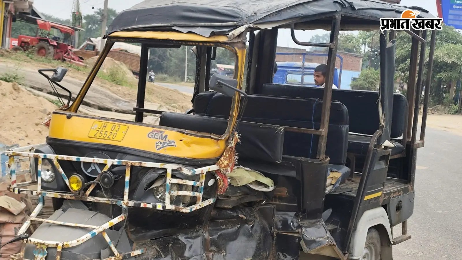 टेंपो-पिकअप की टक्कर में दो छात्राओं समेत छह घायल, सदर अस्पताल में भर्ती