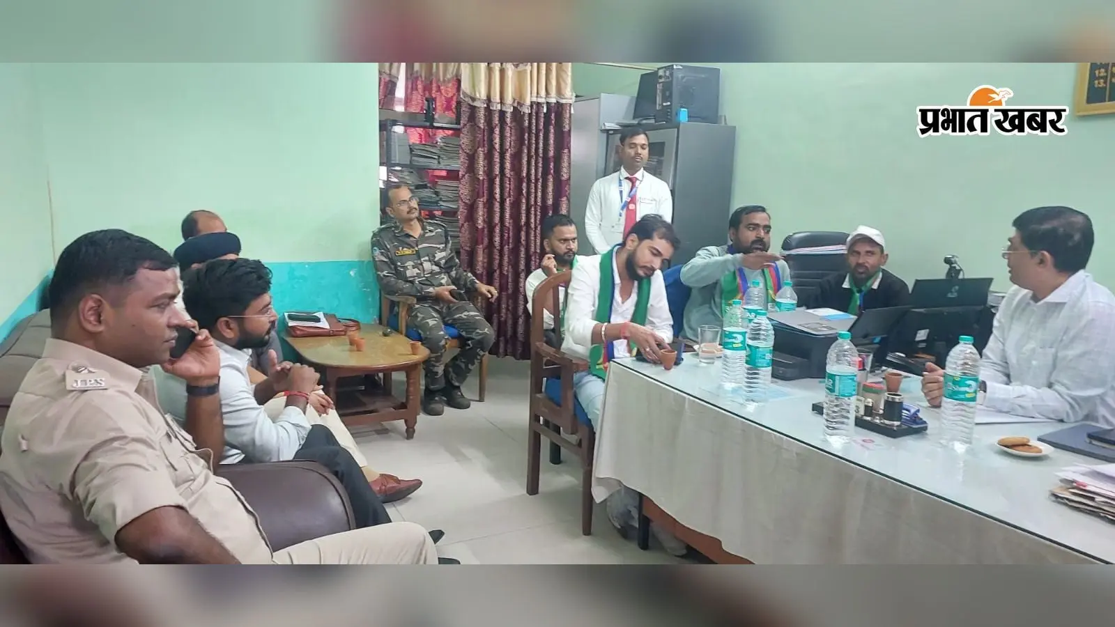 चंदवा में आजसू का रेल चक्का जाम कार्यक्रम, अंडरपास और फुट ओवरब्रिज दो माह में पूरा करने का आश्वासन