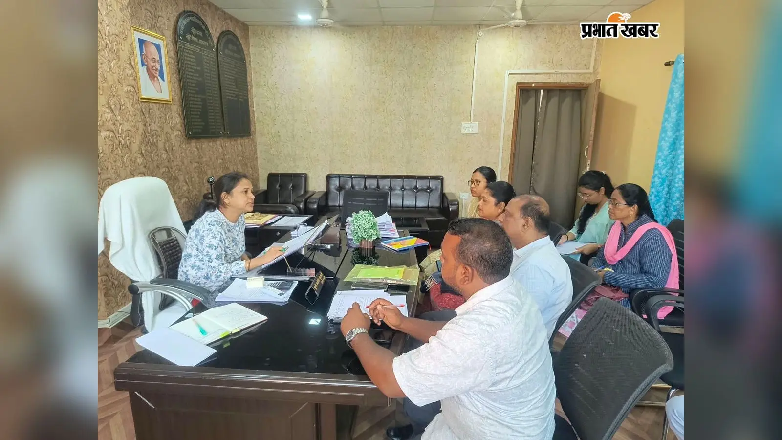खूंटी: स्कूलों में बच्चों को मीनू के अनुसार ही देना होगा मिड-डे मील, साफ-सफाई पर भी सख्ती