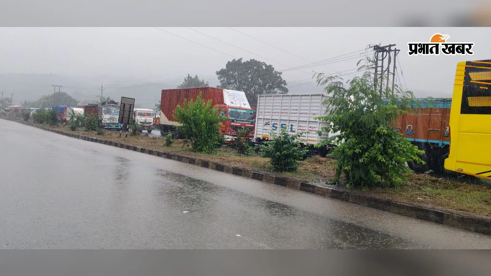 टाटा-रांची हाइवे पर जाम का शिकंजा, चांडिल गोलचक्कर के दोनों ओर थमी गाड़ियों की रफ्तार... पढ़ेें पूरी खबर