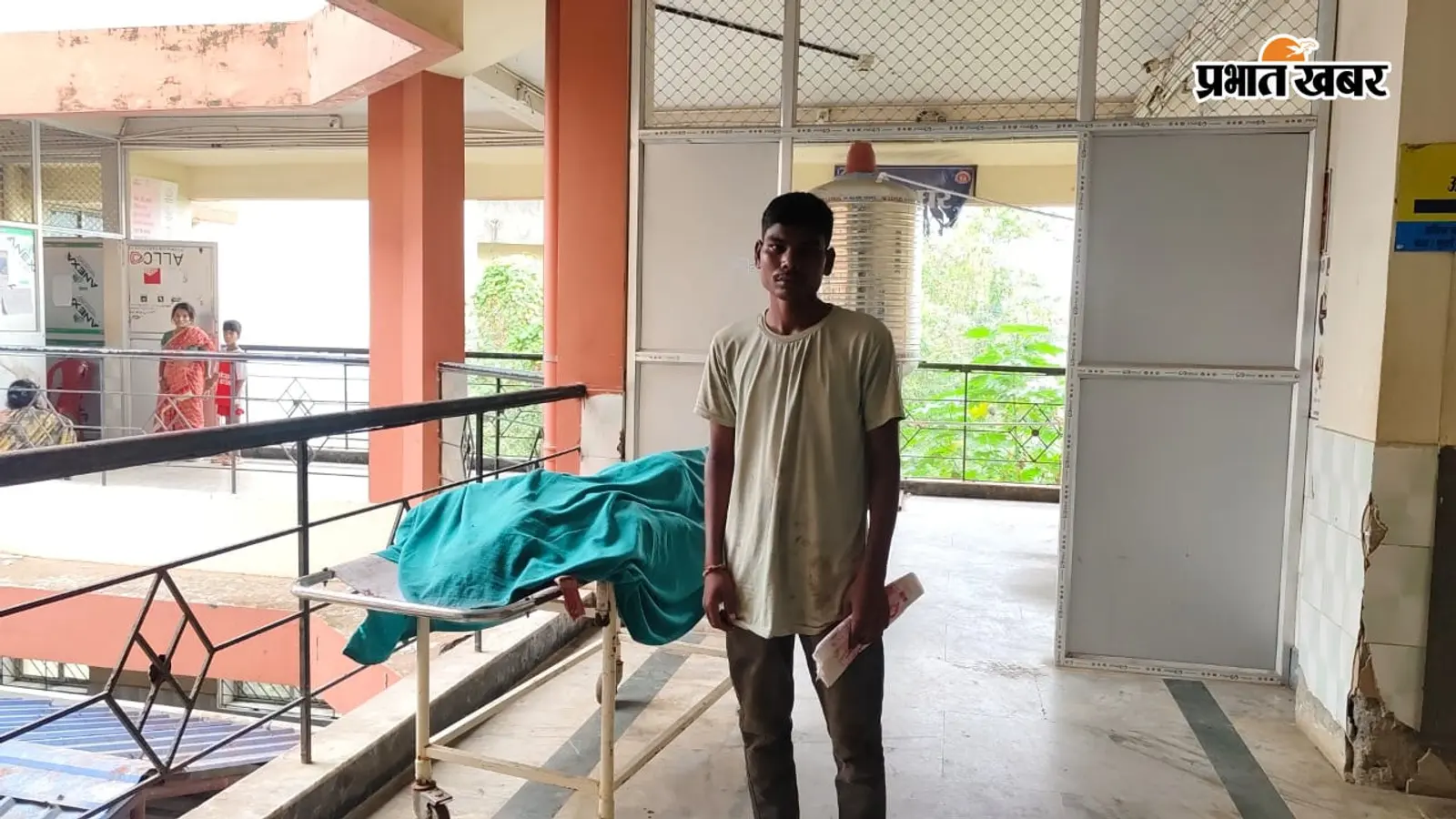रास्ता बताने उतरे युवक को दुसरे ट्रक ने कुचला, पत्नी-बेटी के सामने मौत