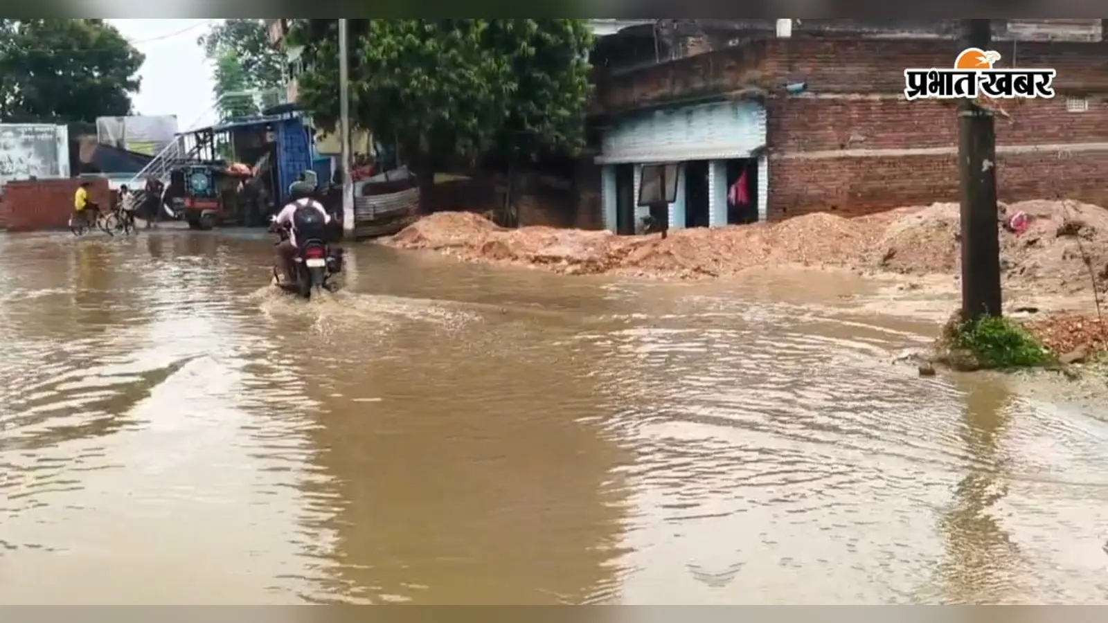 चक्रवाती तूफान: बारिश के बाद पटना चौक पर फिर जलजमाव, किसानों की बढ़ी धड़कन