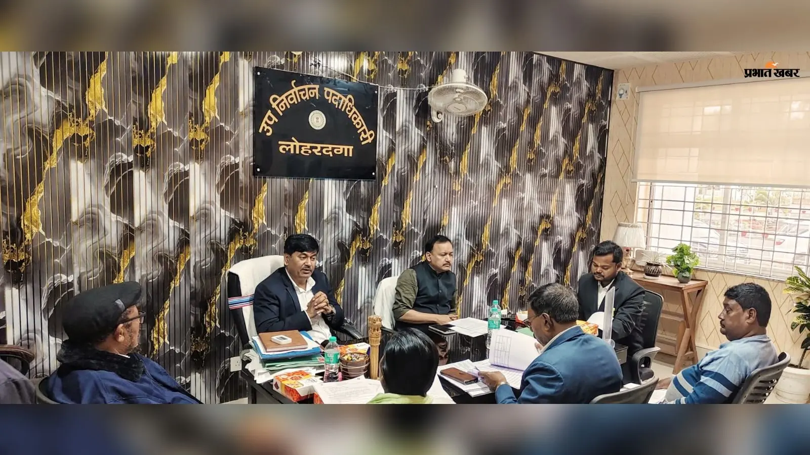 18 साल पूरे करने वाले युवा जुड़वा लें वोटर लिस्ट में नाम, लोहरदगा में 4 नवंबर को बूथों पर होगी बैठक