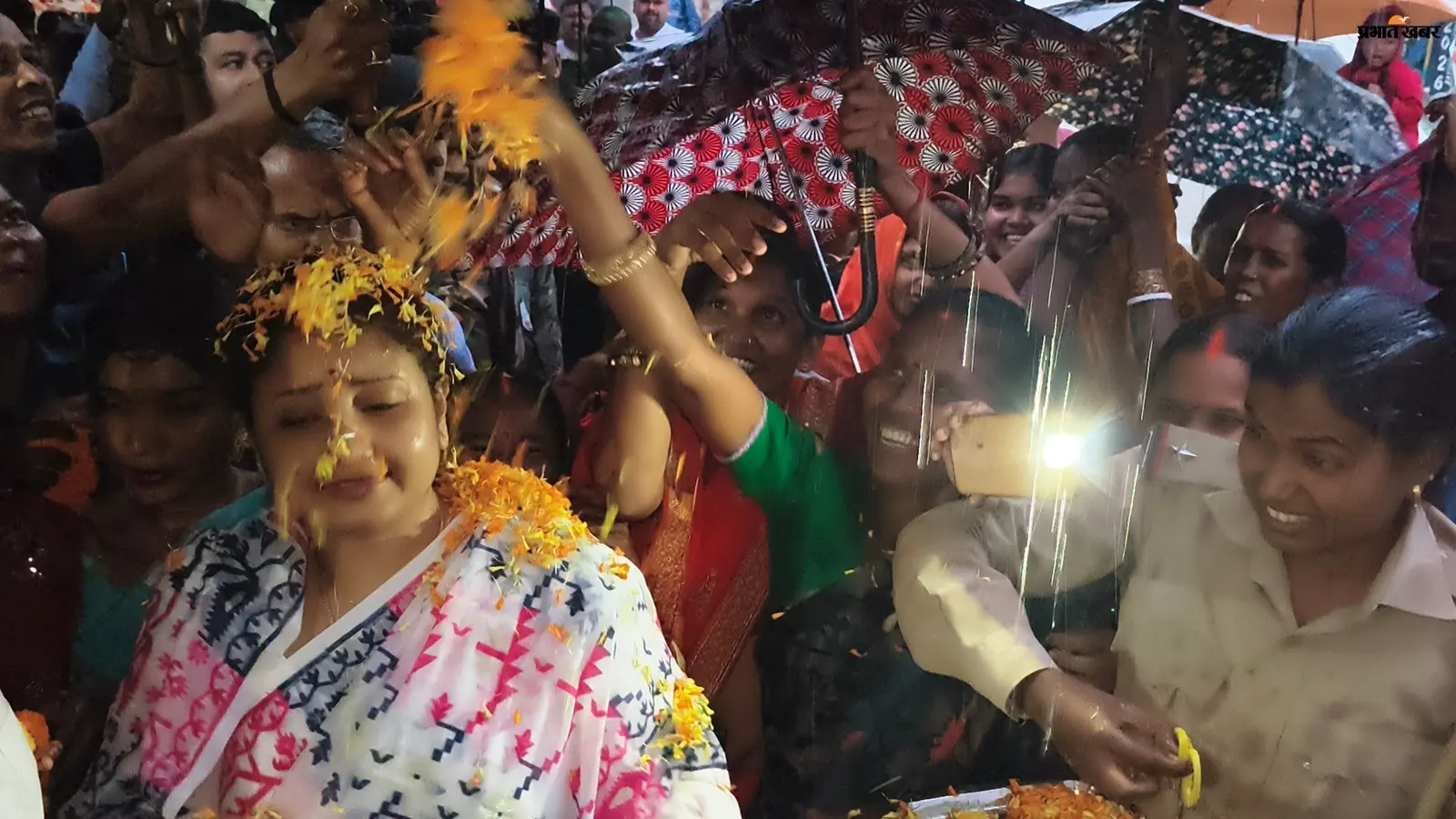 गांडेय विधायक कल्पना मुर्मू सोरेन पहुंचीं बेंगाबाद, कई योजनाओं का किया उदघाटन