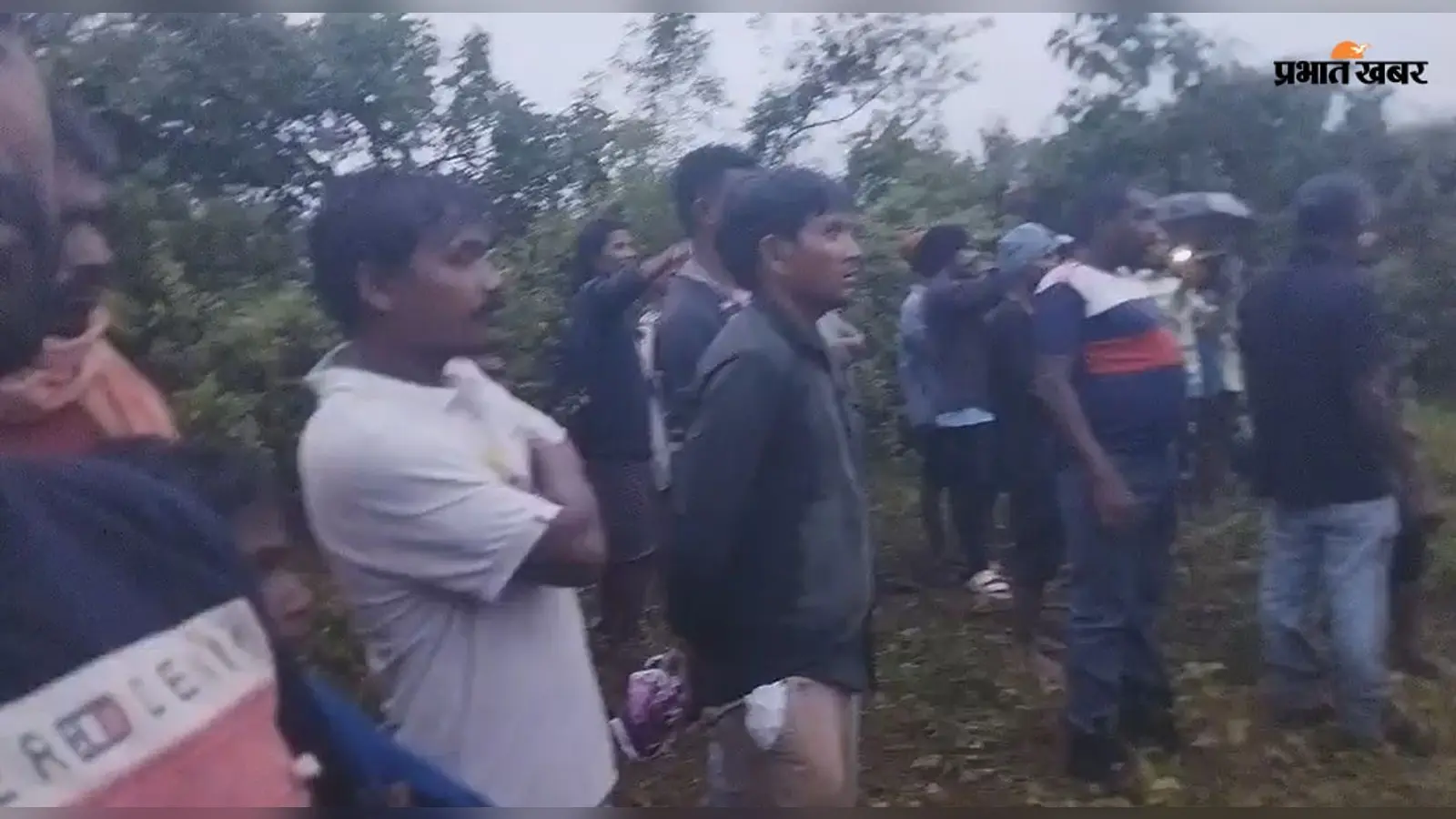 दर्दनाक हादसा : कुएं में गिरकर मादा हाथी की मौत, घंटों मशक्कत के बाद निकाला गया शव, दफनाने की जगह को लेकर ग्रामीणों और वन विभाग में नोकझोंक