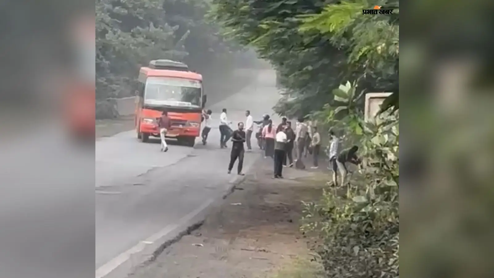 Watch Video.. काठीकुंड में 30 यात्रियों से भरी बस का ब्रेक फेल, चालक की सूझबूझ से टला हादसा