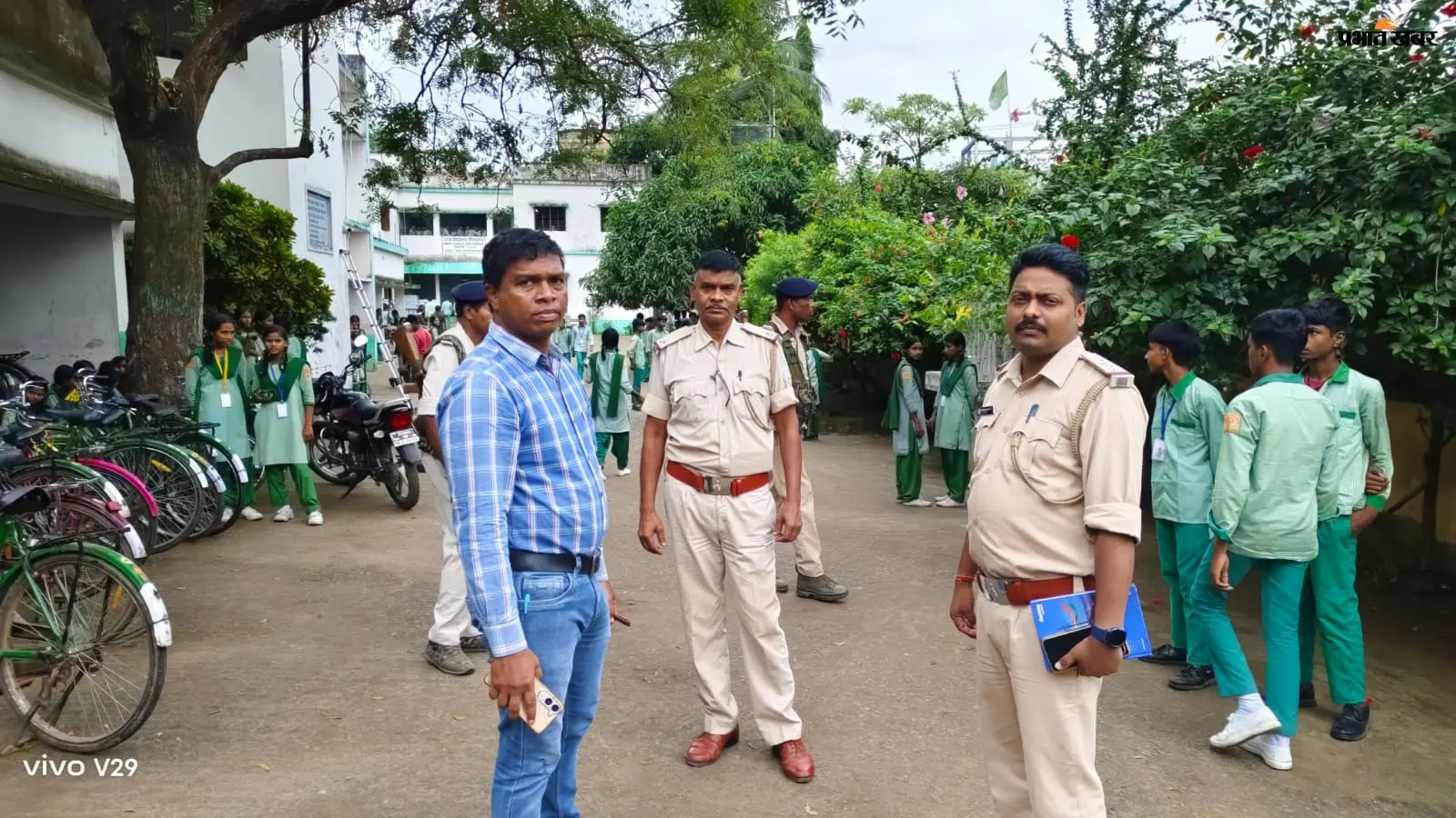 तीनपहाड़ में JTET परीक्षा को लेकर सुरक्षा सख्त, थाना प्रभारी ने परखा केंद्र