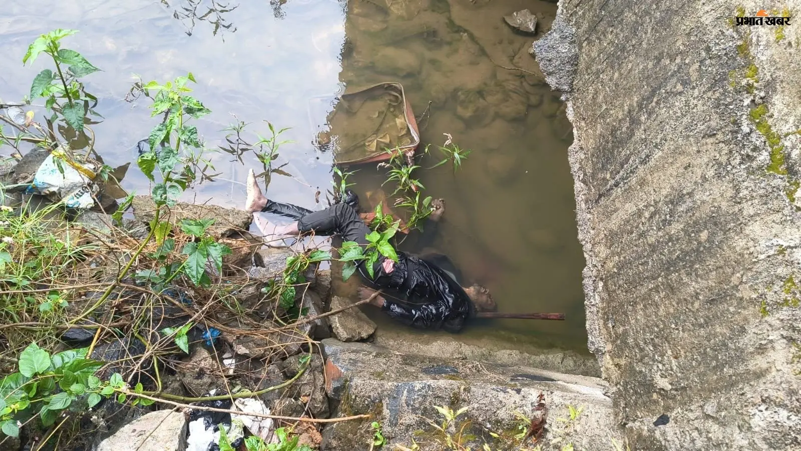हजारीबाग रेलवे स्टेशन रोड पर पुल के नीचे मिला 45 वर्षीय व्यक्ति का शव, जांच में जुटी पुलिस