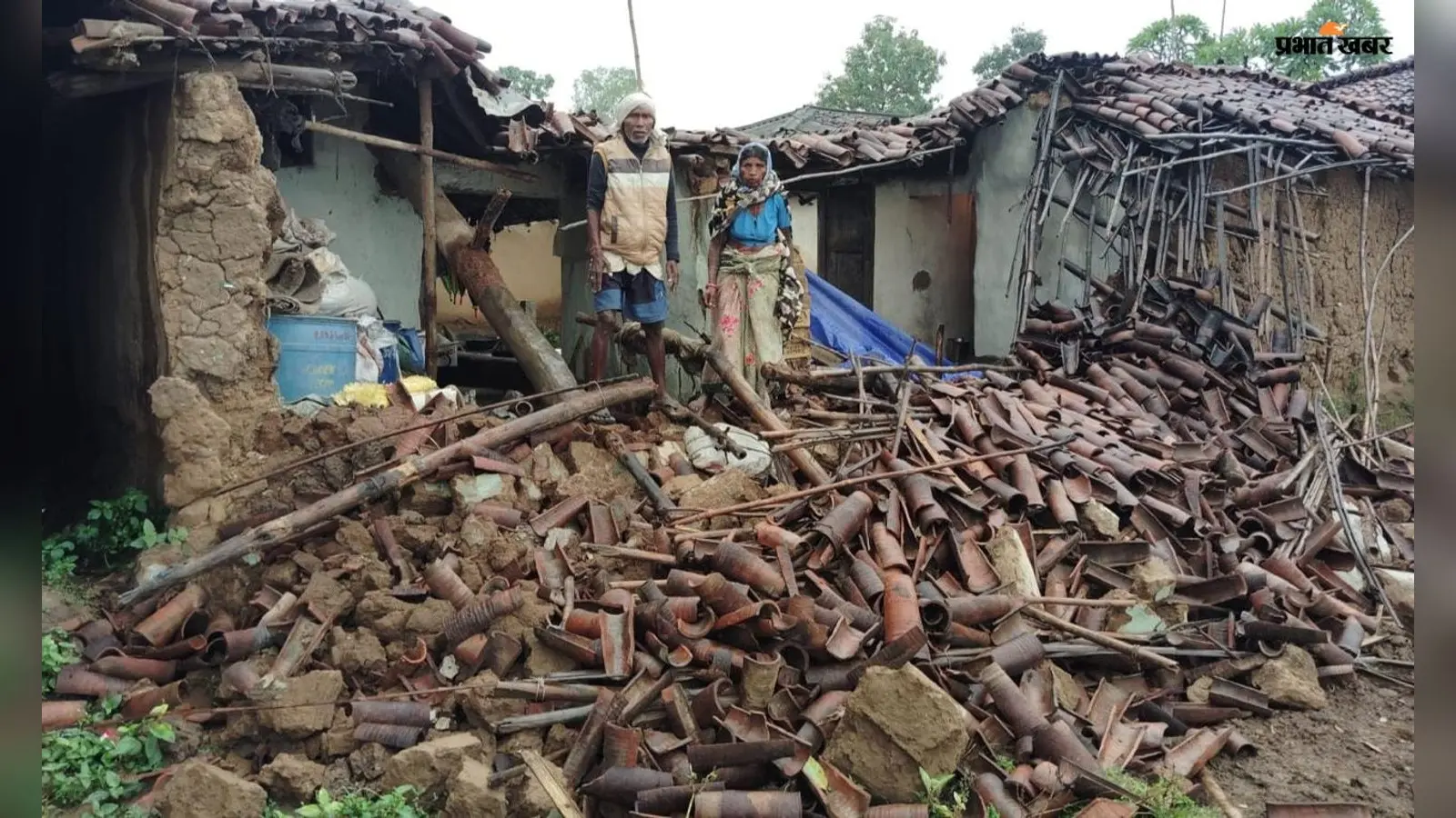 अर्नब का असर, लगातार बारिश से गुमला में गरीब परिवारों के कई कच्चे मकान क्षतिग्रस्त; मुआवजे की तैयारी