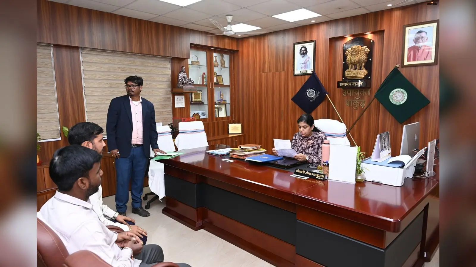 जनता को दफ्तरों के चक्कर काटने से मिलेगी मुक्ति, पाकुड़ DC ने जन समाधान दिवस में ऑन द स्पॉट दिए निर्देश
