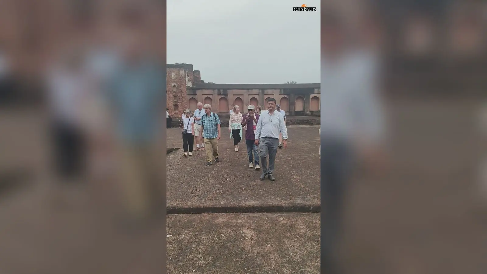 राजमहल के ऐतिहासिक सौंदर्य पर फिदा हुए 6 देशों के 19 विदेशी मेहमान; क्रूज़ से पहुंचे सिंगीदालान, जामा मस्जिद देख हुए रोमांचित