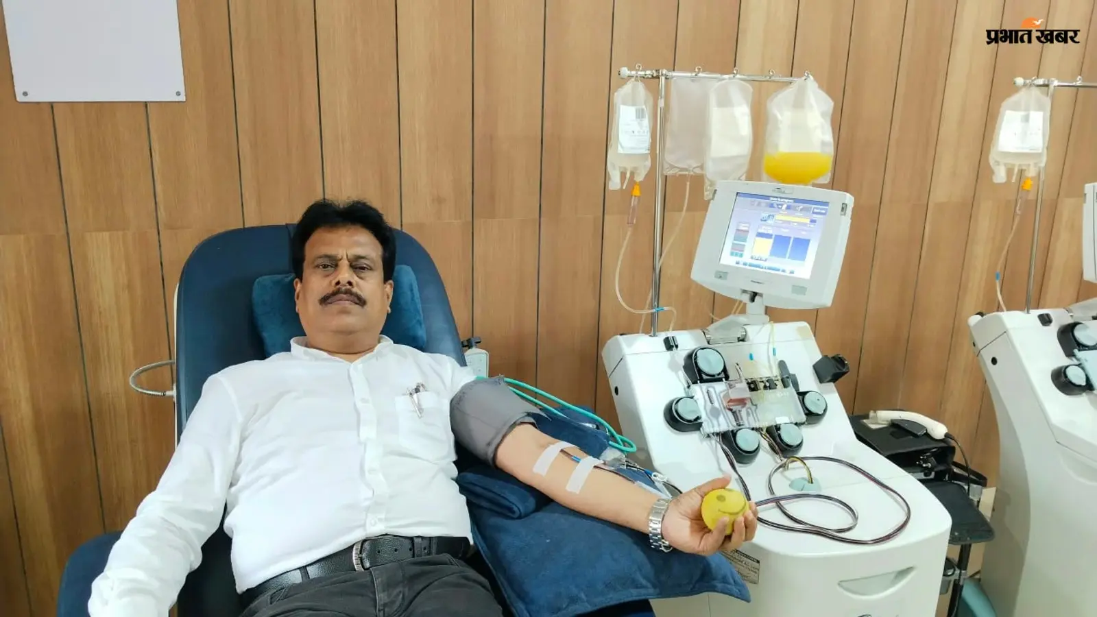 81 बार रक्तदान, 87 बार प्लेटलेट्स दान... सरायकेला के इस प्राचार्य ने 168 बार पेश की मानवता की मिसाल