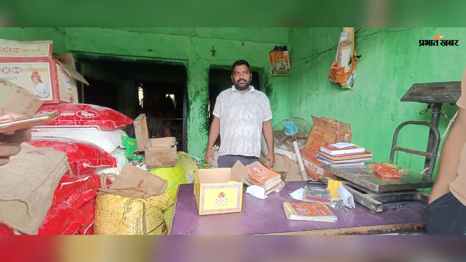 एक ही रात में चार दुकानों पर चोरों का धावा! चतरा के इस इलाके में मचा हड़कंप