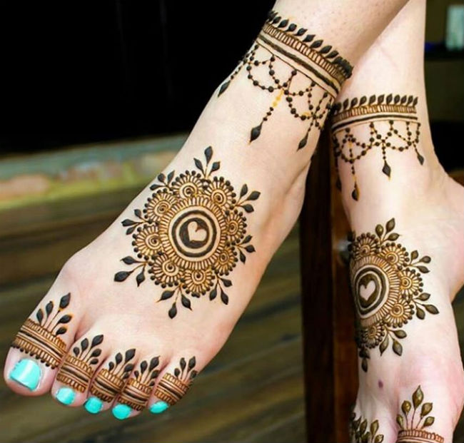 Mehndi Design : Karwa Chauth 2020 व्रत के लिए यहां से चुनें सरल और लेटेस्ट मेहंदी डिजाइन